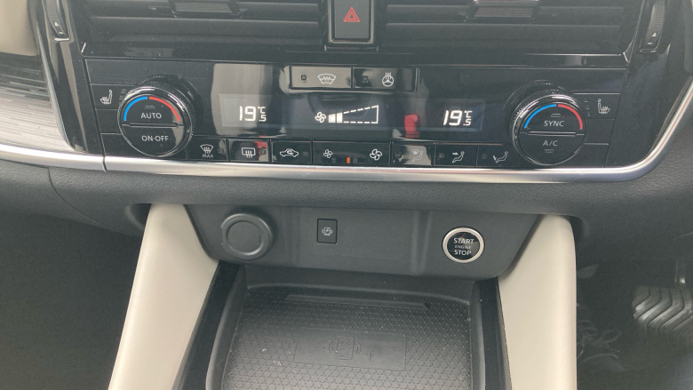 Nissan Qashqai 1.3 DiG-T MH 158 Tekna 5dr Xtronic Petrol Hatchback